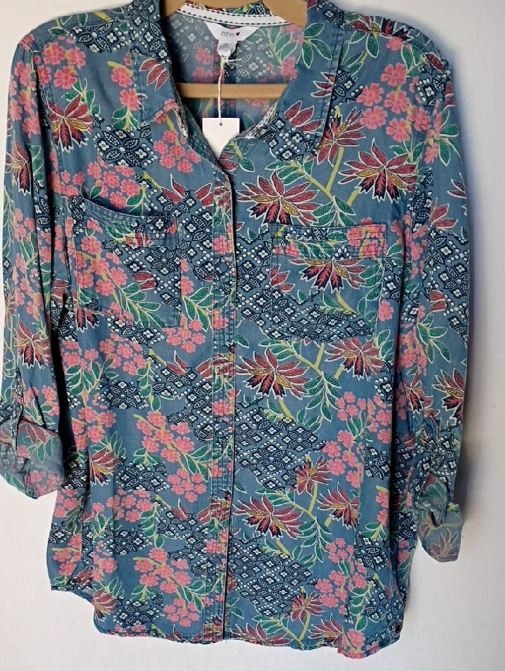 intro. Love The Fit Women's Shirt Button-Front with Pink Blooms Size XL - Picture 2 of 10